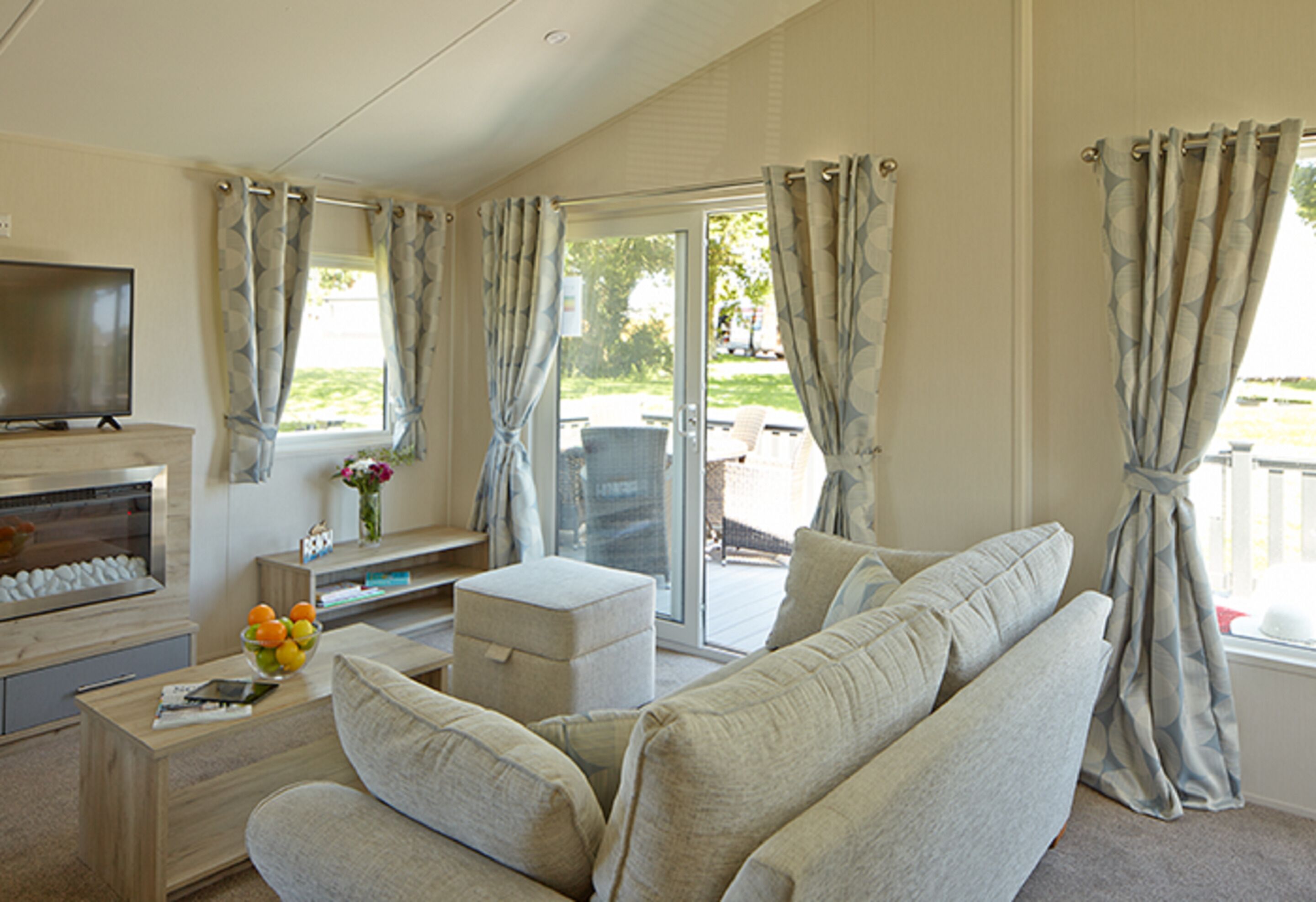 superior lodge 3 pet friendly | living area | flat-screen tv