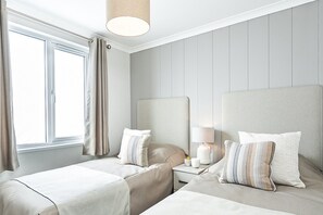 低刺激性寝具、WiFi (無料)、ベッドシーツ