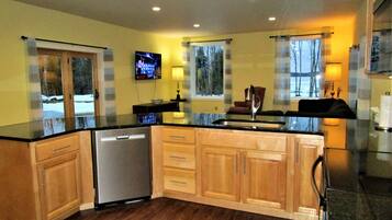 Deluxe Cabin, Multiple Beds, Non Smoking (Turo Home) | Private kitchen | Dishwasher