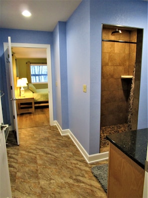 Deluxe Cabin, Multiple Beds, Non Smoking (Turo Home) | Bathroom