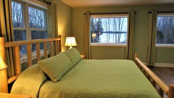 Deluxe Cabin, Multiple Beds, Non Smoking (Turo Home) | Free WiFi, bed sheets