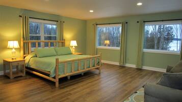 Deluxe Cabin, Multiple Beds, Non Smoking (Turo Home) | Free WiFi, bed sheets