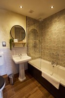 Superior Double Room | Bathroom | Free toiletries, hair dryer, towels