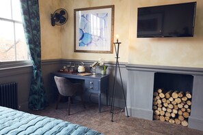 Deluxe Double Room | Premium bedding, pillowtop beds, blackout drapes, soundproofing - Frederick Street Townhouse (Birmingham)