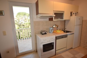 Apartment, 2 Bedrooms | Private kitchen | Fridge, microwave, oven, stovetop