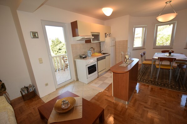 Apartment, 2 Schlafzimmer | Wohnzimmer | Fernseher