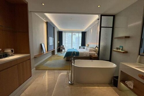 Nanning Jingdu International Hotel (Nanhu Park Binhu Road Metro Station)