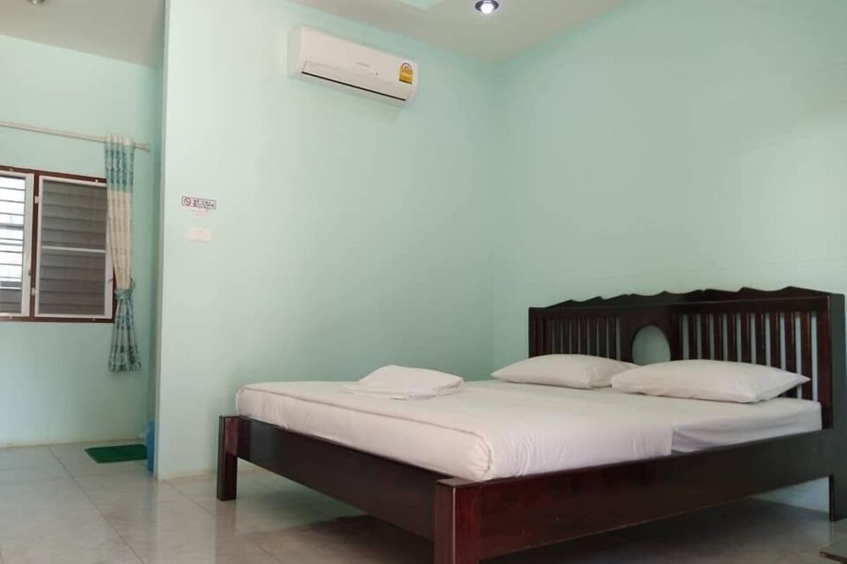 Classic Room, Multiple Beds, Non Smoking | Rollaway beds (surcharge), WiFi (free)