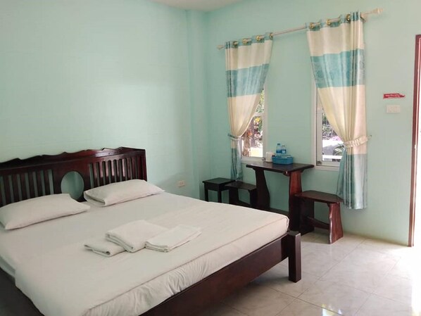 Classic Room, Multiple Beds, Non Smoking