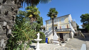 Front of property - Studios Margarita (Malinska-Dubasnica)