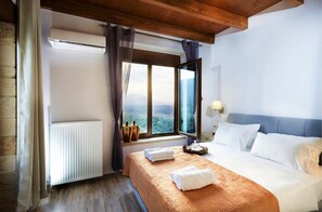 Villa, 4 Bedrooms | 4 bedrooms, desk, soundproofing, iron/ironing board - disCrete Villa Archontiki (Rethymno)