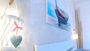 Comfort Double Room, Courtyard View | Room amenity - SpeakEasy Due Torri (Bologna)