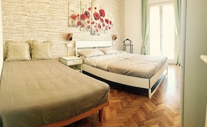 Comfort Triple Room, City View | In-room safe, individually decorated, individually furnished - SpeakEasy Due Torri (Bologna)