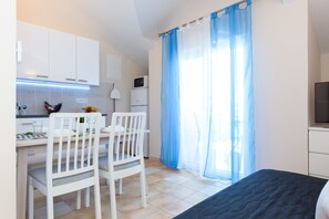 Apartment, 1 Bedroom, Terrace (B) | 2 bedrooms, free WiFi, bed sheets