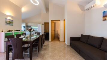 Apartment, 2 Bedrooms (D) | Living area | Flat-screen TV