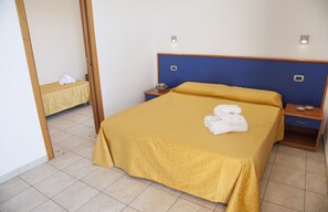 Double Room, Balcony | In-room safe, desk, blackout curtains, soundproofing - Hotel smeraldo (Tortoreto)