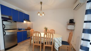Apartment (A1) | Private kitchen - Apartment Oresic (Malinska-Dubasnica)