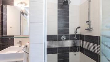 Villa, 4 Schlafzimmer | Dusche im Bad