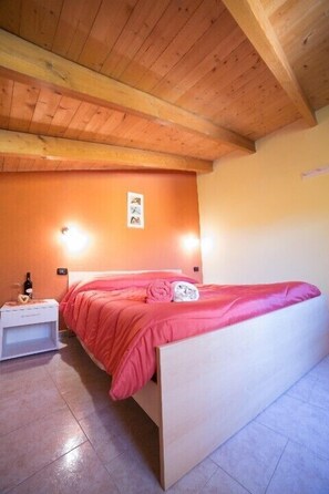 Bureau, chambres insonorisées, Wi-Fi gratuit, draps fournis