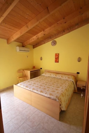 Chambre Simple, 1 grand lit, non-fumeur