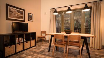 Cottage, 1 Bedroom (Moriston Cottage) | In-room dining