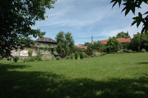 Garden - Gite La Fontaine du Chemin - Hostel (Livinhac-le-Haut)