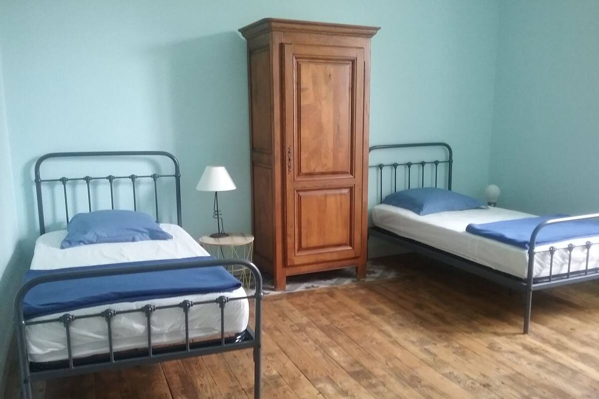 Chambres insonorisées, fer et planche à repasser