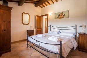 Decoración personalizada, muebles diferentes y escritorio