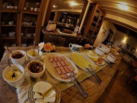 Café da manhã com buffet grátis todos os dias
