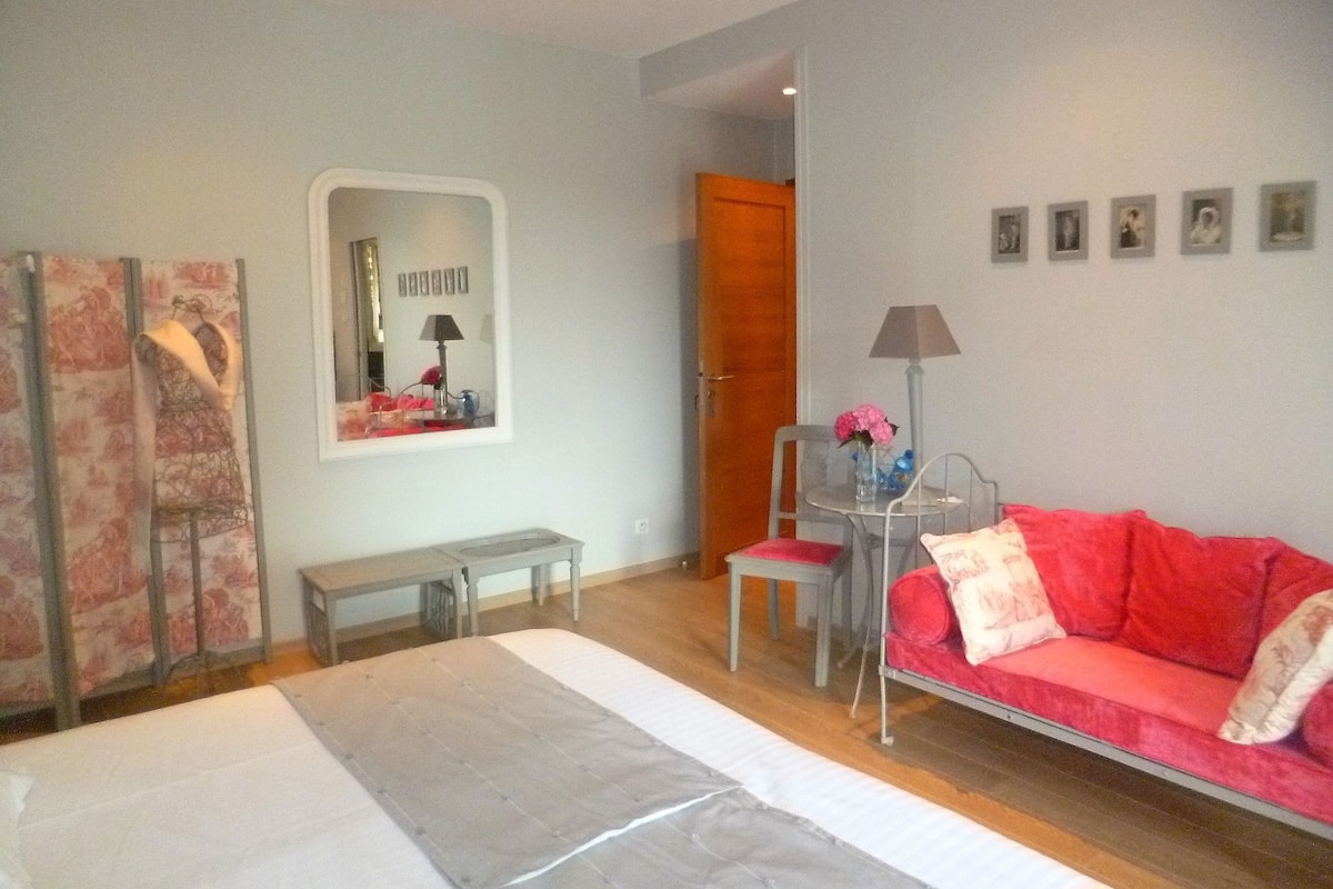 Double or Twin Room, Mountain View | Desk, blackout curtains, soundproofing, iron/ironing board (on request)