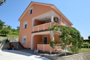 Property grounds - Apartments JAMB (Dobrinj)