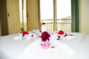 อพาร์ทเมนท์, 1 ห้องนอน, วิวทะเล | 1 ห้องนอน, โต๊ะทำงาน, เตารีด/โต๊ะรีดผ้า, ผ้าปูที่นอน