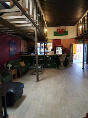 Bar (on property) - Bryn Mor Beach Hotel (Caernarfon)