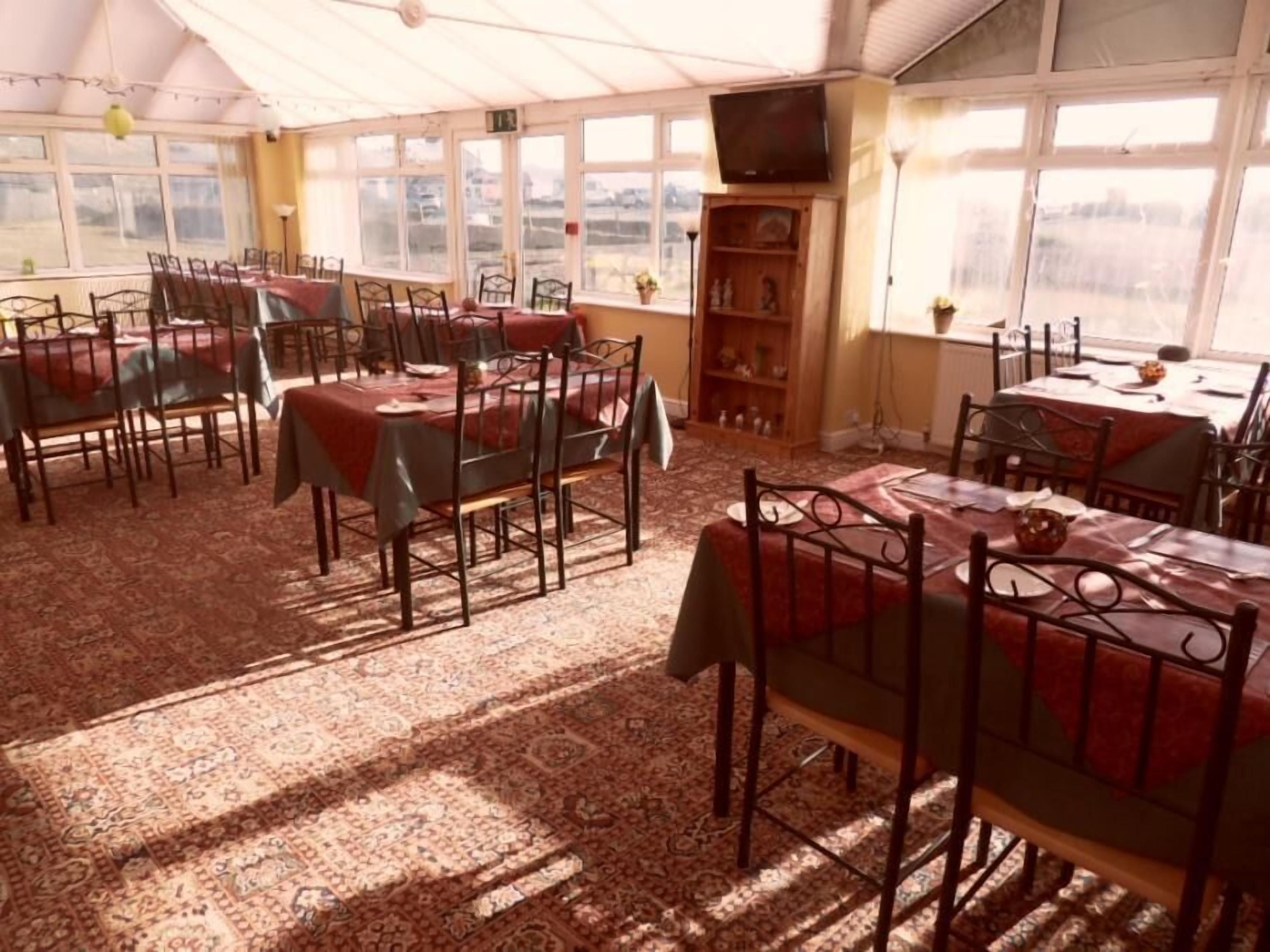 free daily full breakfast