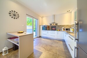 Villa Adrimar | Eigene Küche | Großer Kühlschrank, Ofen, Herdplatte, Geschirrspüler