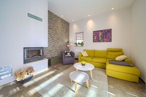 Villa Adrimar | Wohnzimmer | Flachbildfernseher