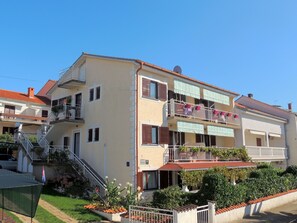 Front of property - Apartments Jole (Malinska-Dubasnica)