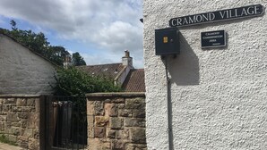 Parking - Silver Lining - Cottage by the sea (Edinburgh)