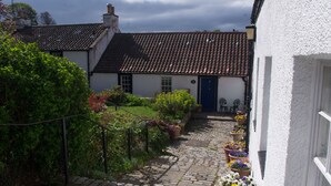 Exterior - Silver Lining - Cottage by the sea (Edinburgh)