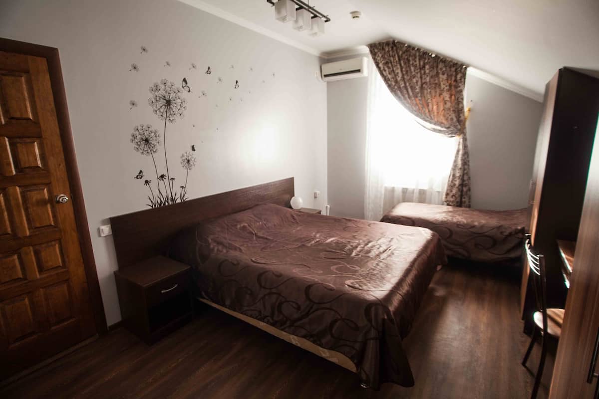 2 bedrooms, iron/ironing board, free WiFi, bed sheets