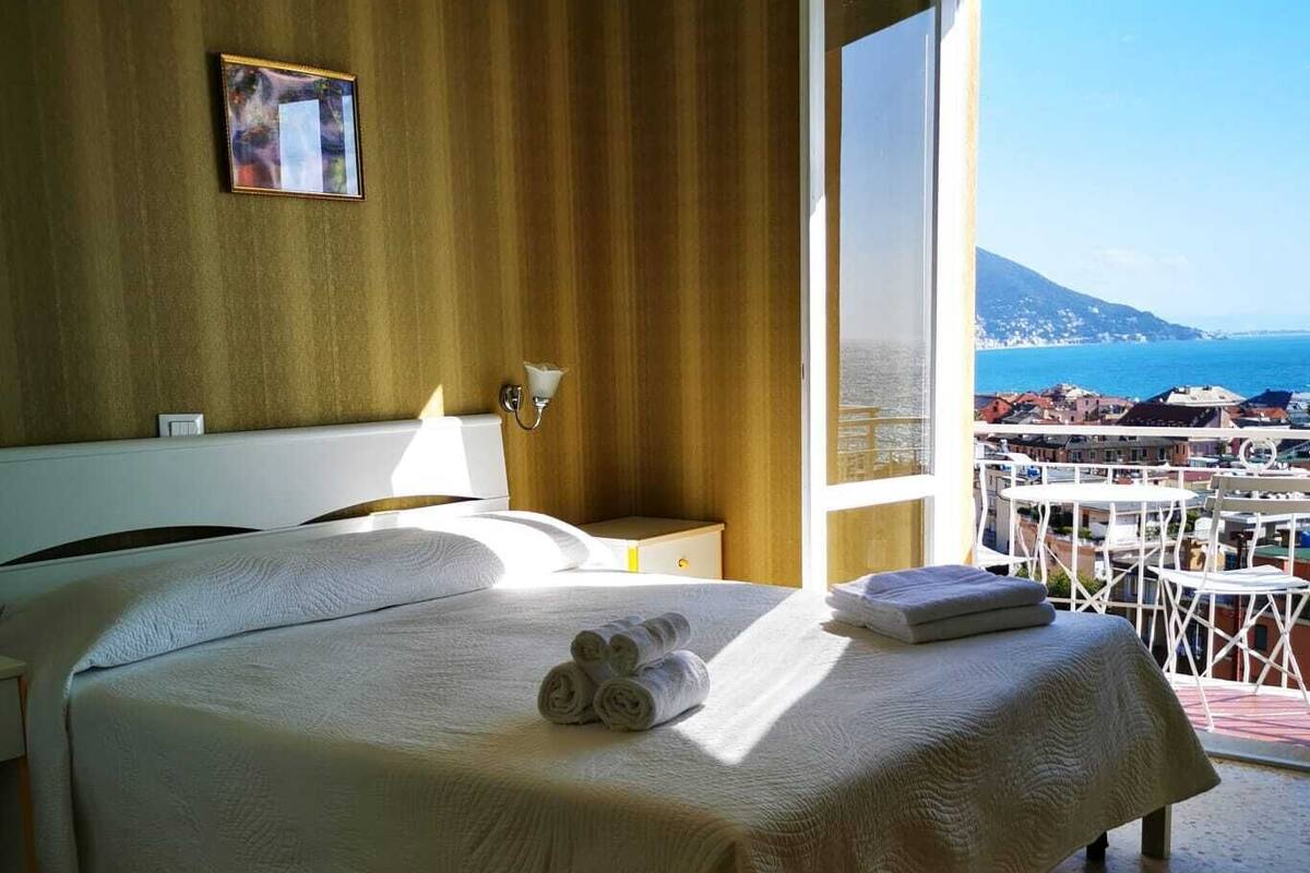 In-room safe, free WiFi, bed sheets