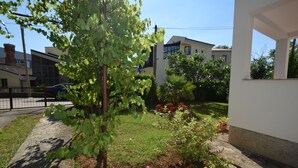 Garden - Apartments Petrovic (Malinska-Dubasnica)