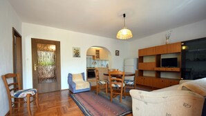 Standard Apartment, 2 Bedrooms, Non Smoking (618) | Living room | TV - Apartments Petrovic (Malinska-Dubasnica)