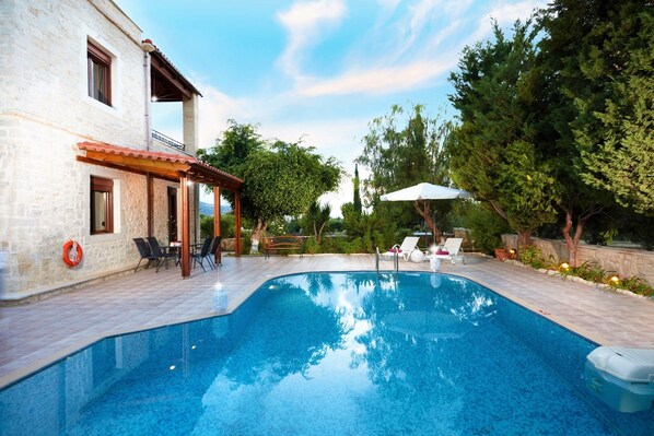 Outdoor pool - disCrete Villa Loutra (Rethymno)
