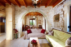 Living area - disCrete Villa Loutra (Rethymno)