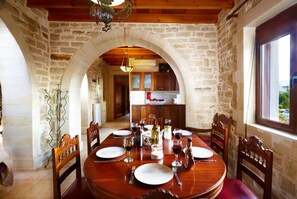 Villa | In-room dining - disCrete Villa Loutra (Rethymno)