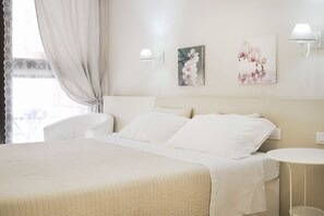 Habitación Confort con 1 cama doble o 2 individuales, 1 cama de matrimonio grande, no fumadores | Balcón