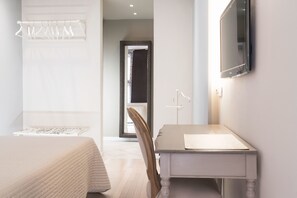 Comfort Double or Twin Room, 1 King Bed, Non Smoking | Room amenity - Bed in Bo Saragozza (Bologna)