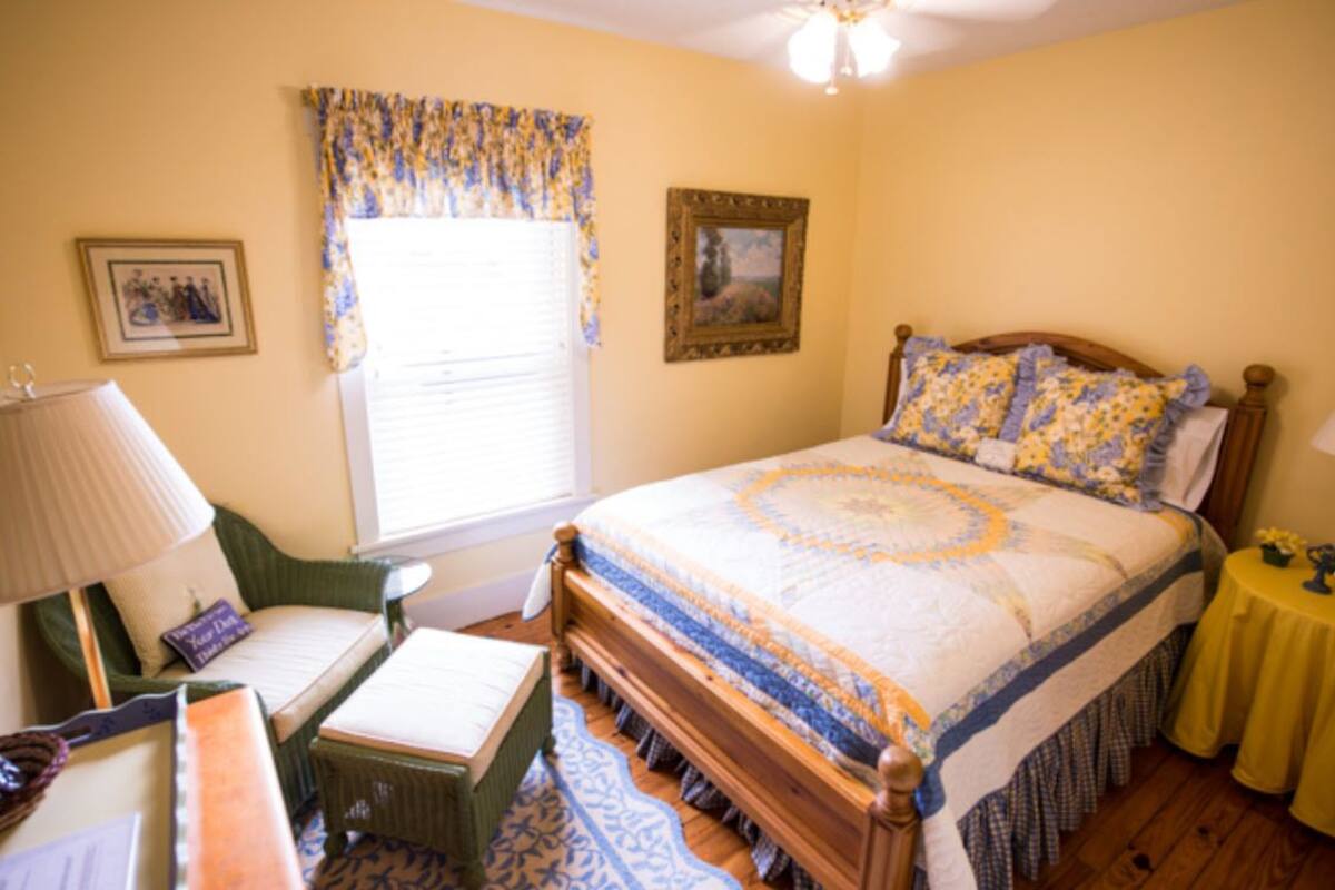 Four Roses Room