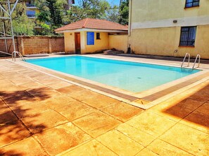 Outdoor pool - Home Away from Home in Kilimani (Nairobi)